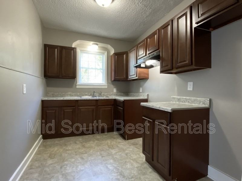 811 E Mckellar Ave - Photo 3 of 8