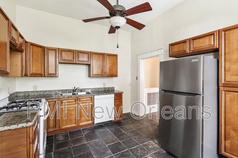 808 Pine St - Photo 5 of 12