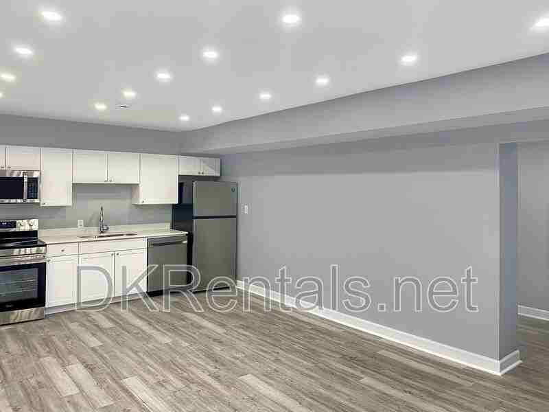 1745 Buckeye St Sw #A - Photo 4 of 13