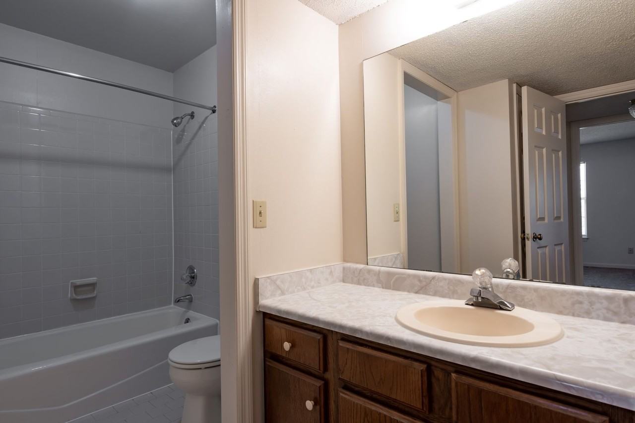 Tusculum Square Apartments and Townhomes - Photo 6 of 31