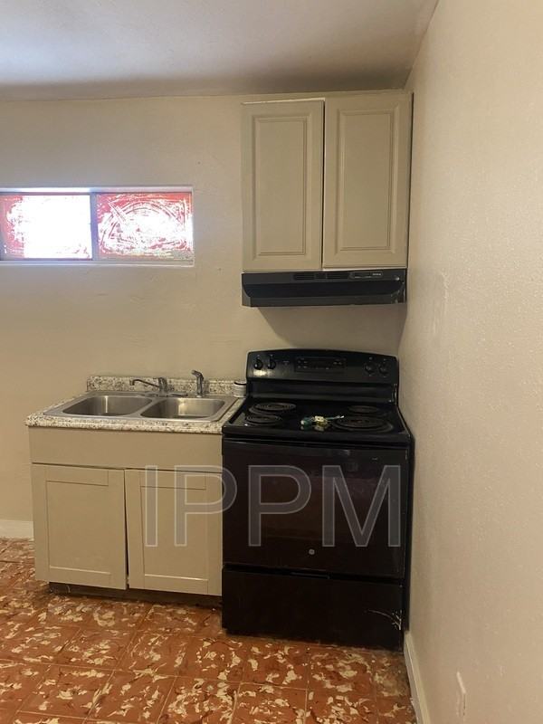 351 E Saint Charles St - Photo 2 of 4