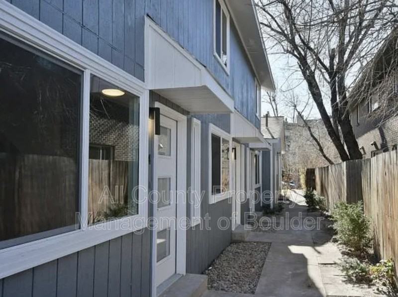 2211 Spruce St #3 - Photo 3 of 8
