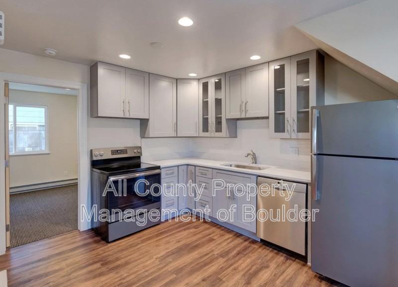 2211 Spruce St #3 - Photo 4 of 8