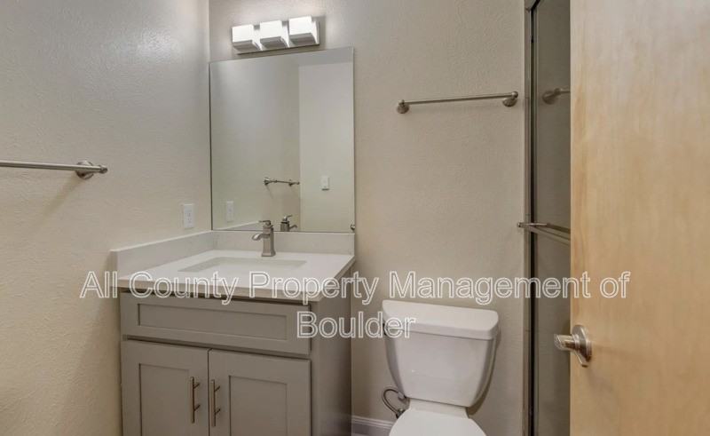 2211 Spruce St #3 - Photo 7 of 8