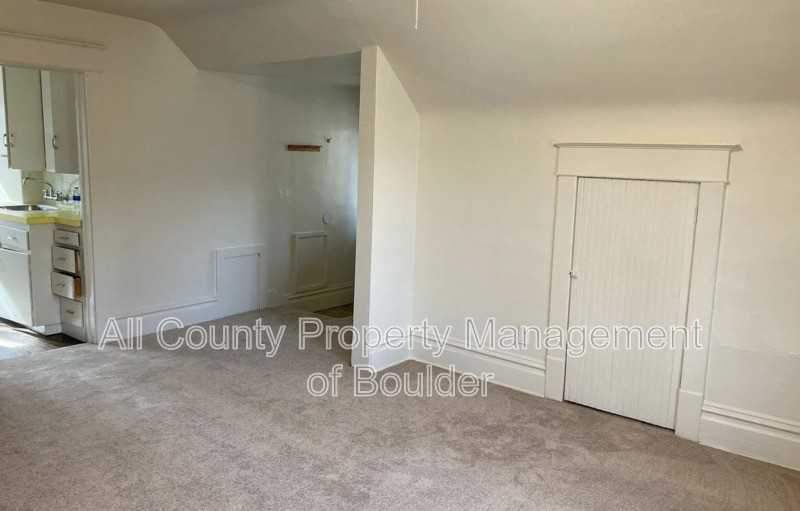 1827 Grove St #2 - Photo 5 of 11