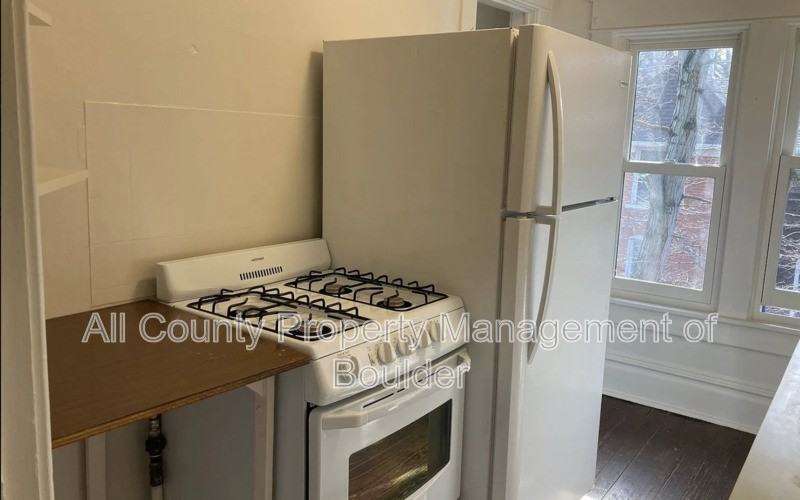 1827 Grove St #2 - Photo 7 of 11