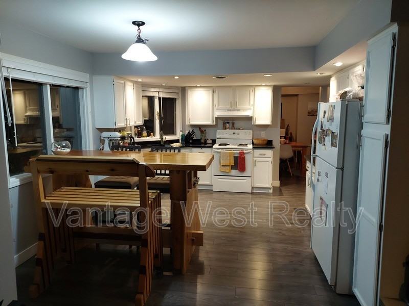 1165 Wintergreen Dr - Photo 3 of 14
