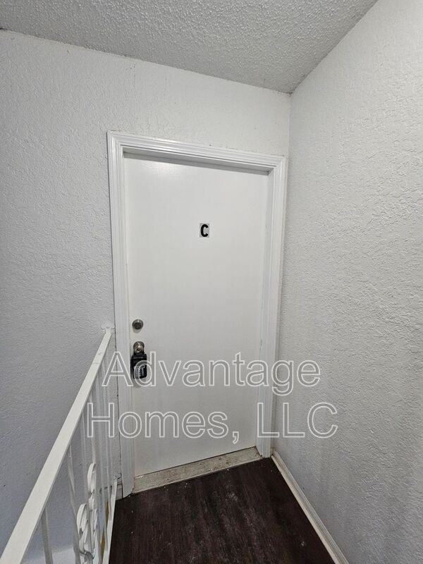 711 N 70th St #C - Photo 2 of 20