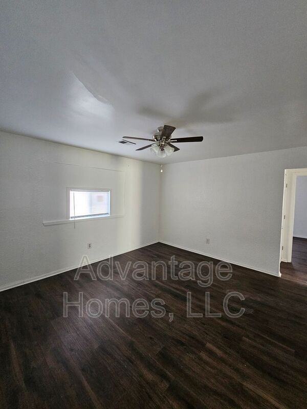 711 N 70th St #C - Photo 3 of 20