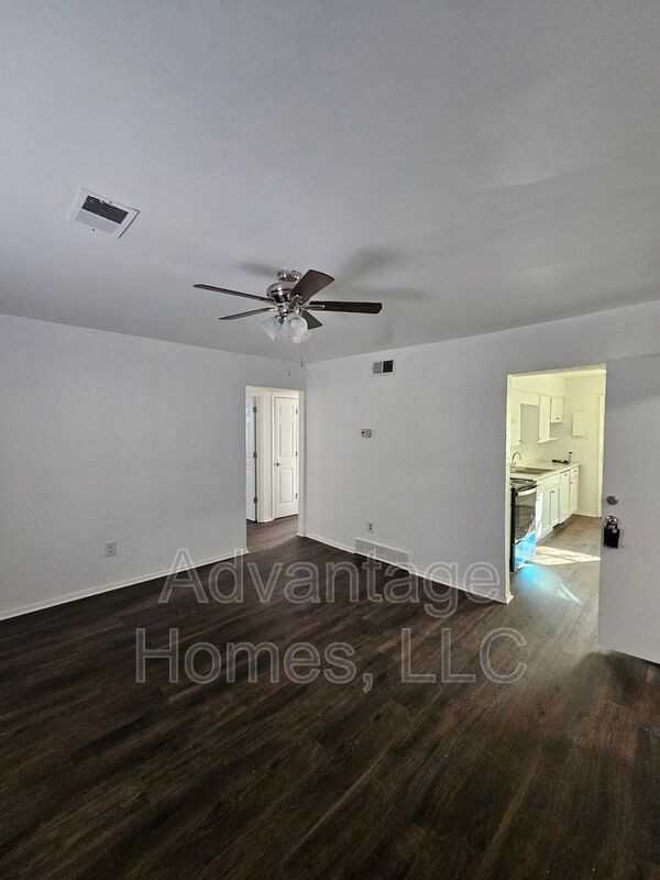 711 N 70th St #C - Photo 4 of 20