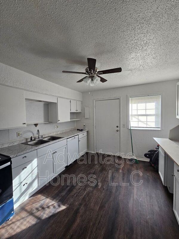 711 N 70th St #C - Photo 7 of 20