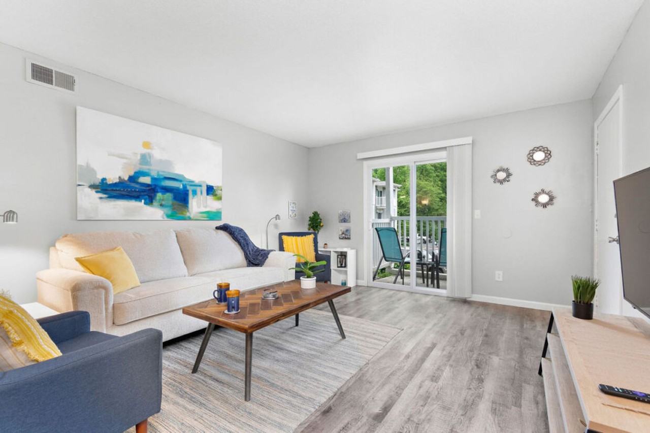 Broadway Ridge Apartments - Photo 4 of 24