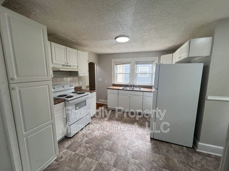 803 Worth St - Photo 3 of 10