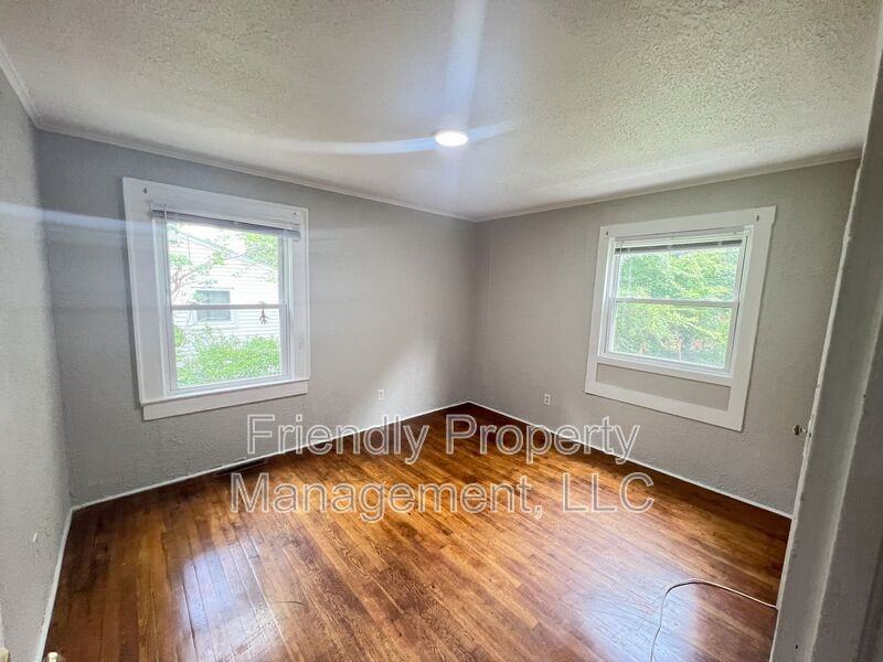 803 Worth St - Photo 5 of 10