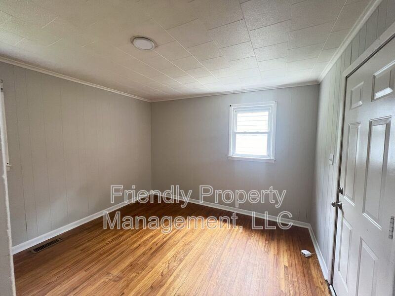 803 Worth St - Photo 6 of 10