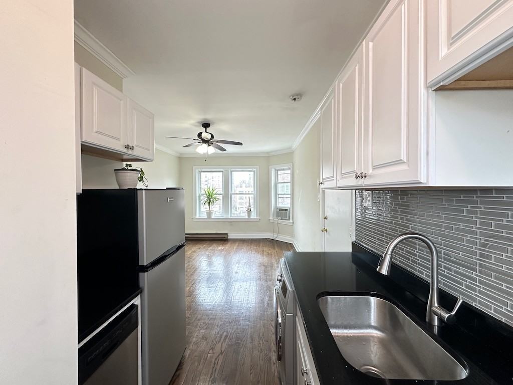 ROSCOE + BROADWAY #3N - Photo 6 of 21