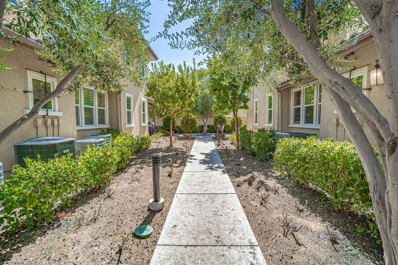 24478 Marzal St - Photo 3 of 21