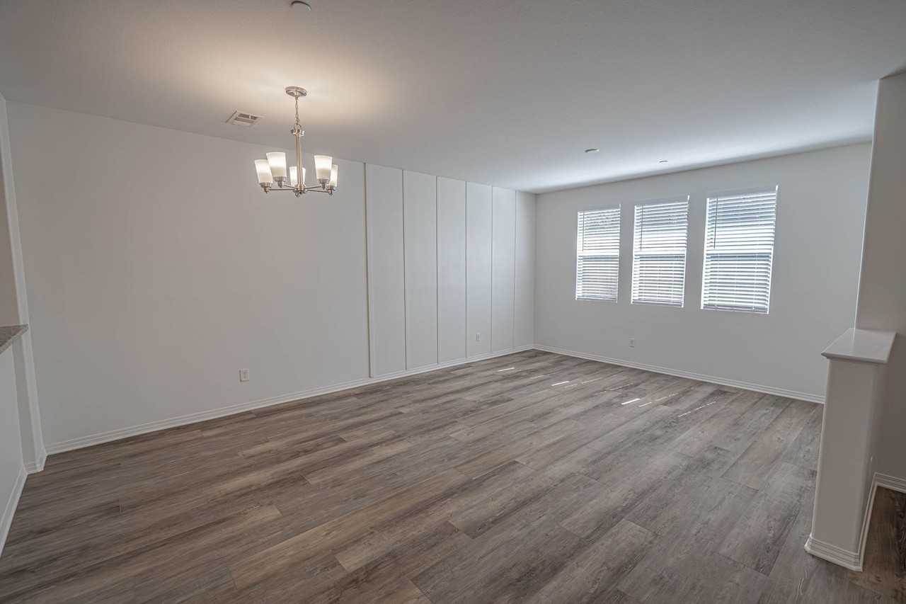 24478 Marzal St - Photo 4 of 21