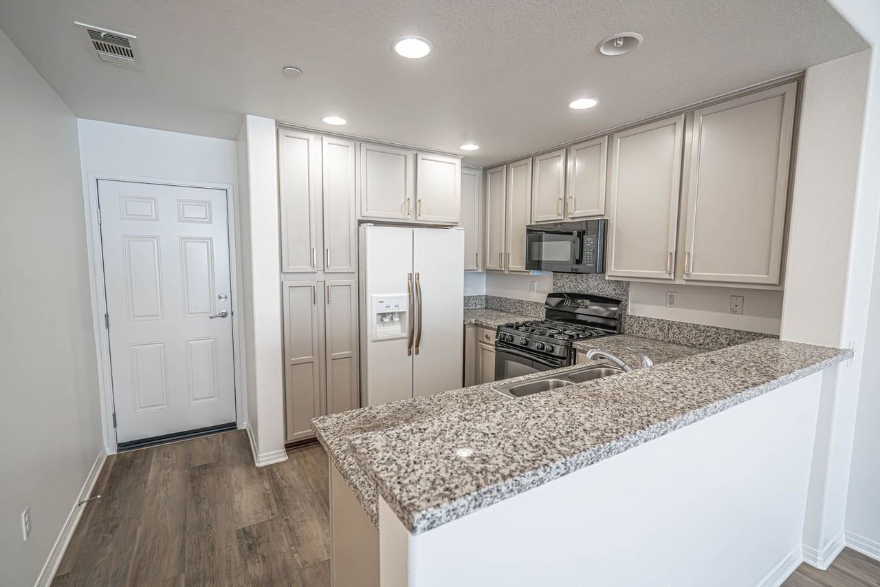 24478 Marzal St - Photo 6 of 21