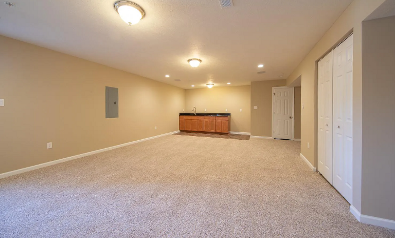 340 Trinity Way - Photo 3 of 11