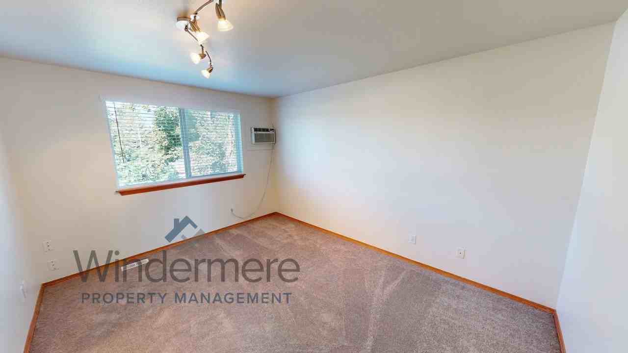 743 N Roosevelt St - Photo 7 of 17