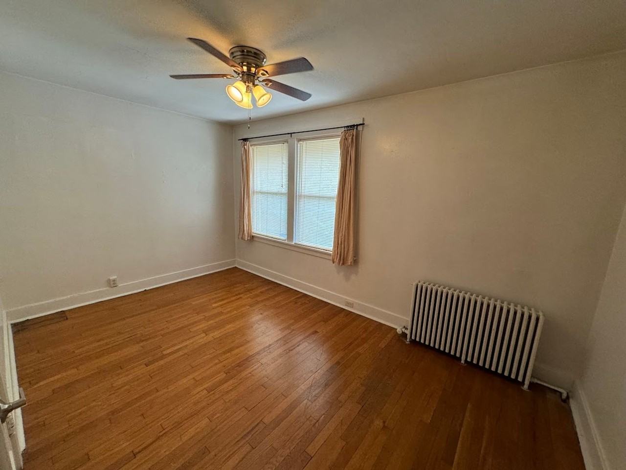 5921 Douglas St - Photo 7 of 23