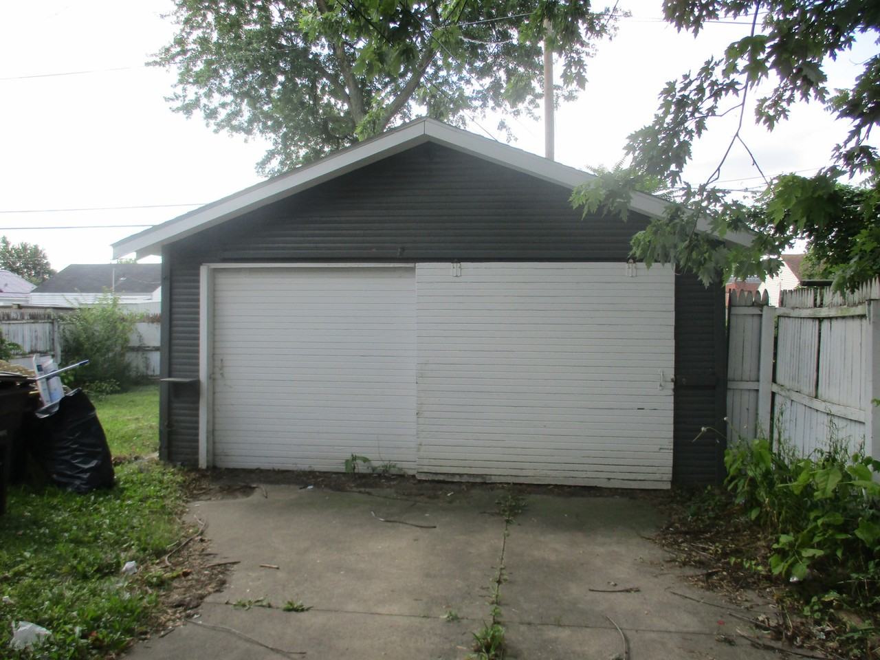 3318 Felician St - Photo 2 of 12