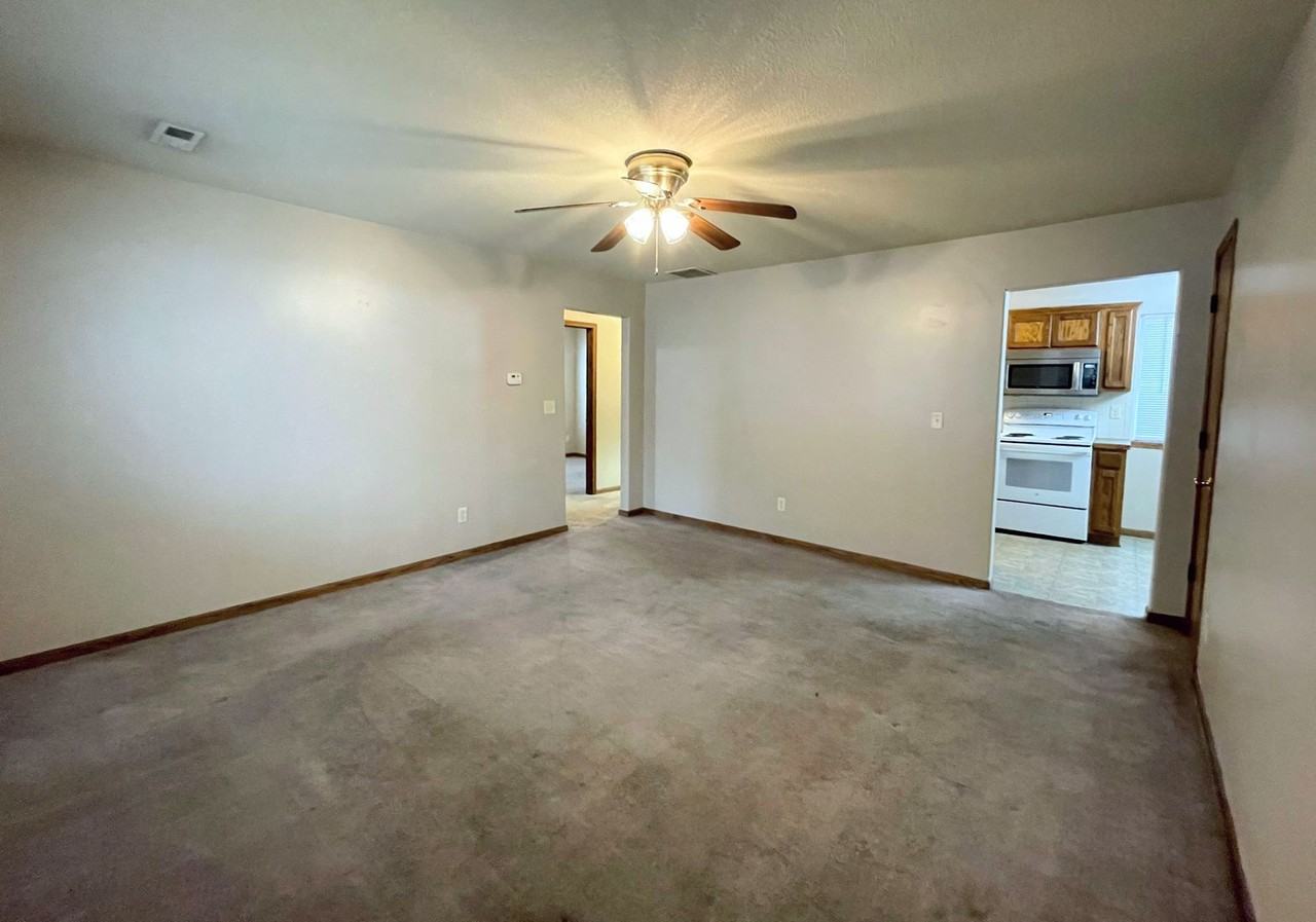 2125 N Minneapolis St - Photo 2 of 19