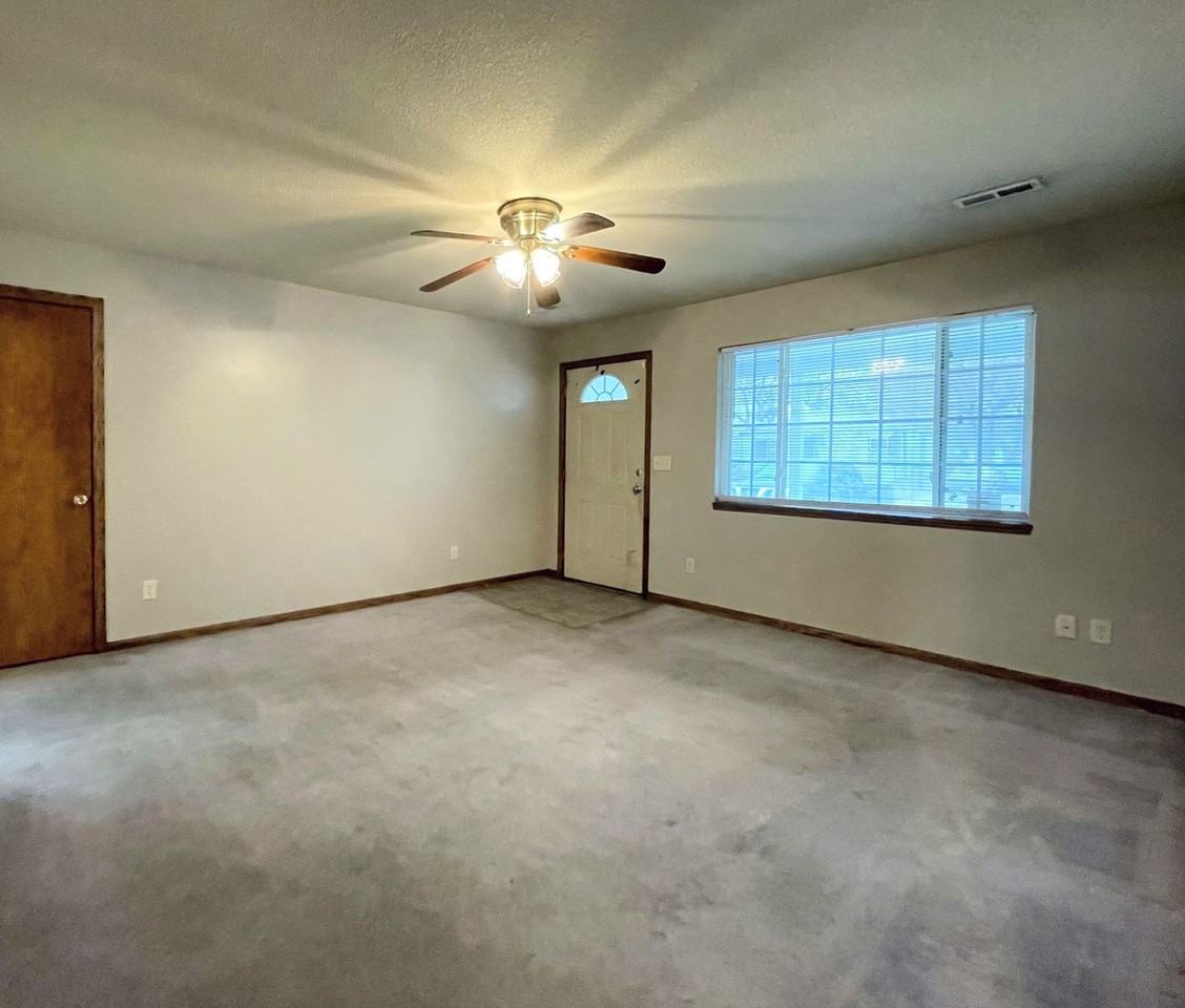 2125 N Minneapolis St - Photo 3 of 19