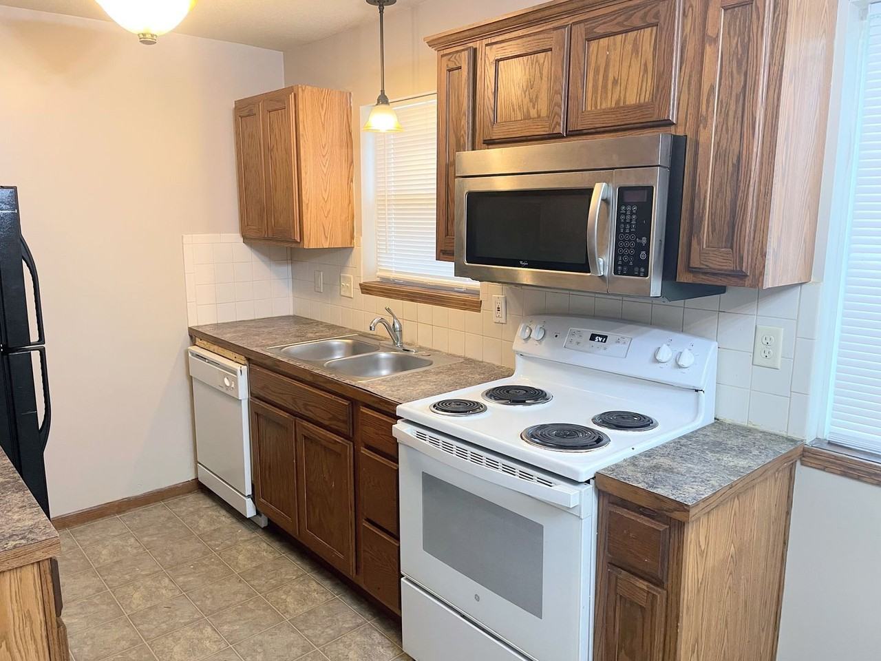 2125 N Minneapolis St - Photo 5 of 19