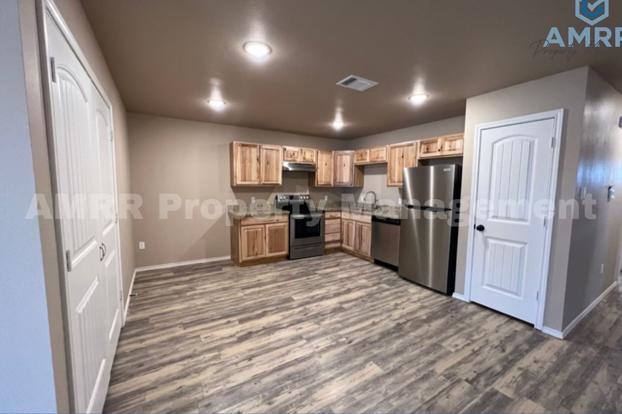 2509 N Avenue N - Photo 3 of 20