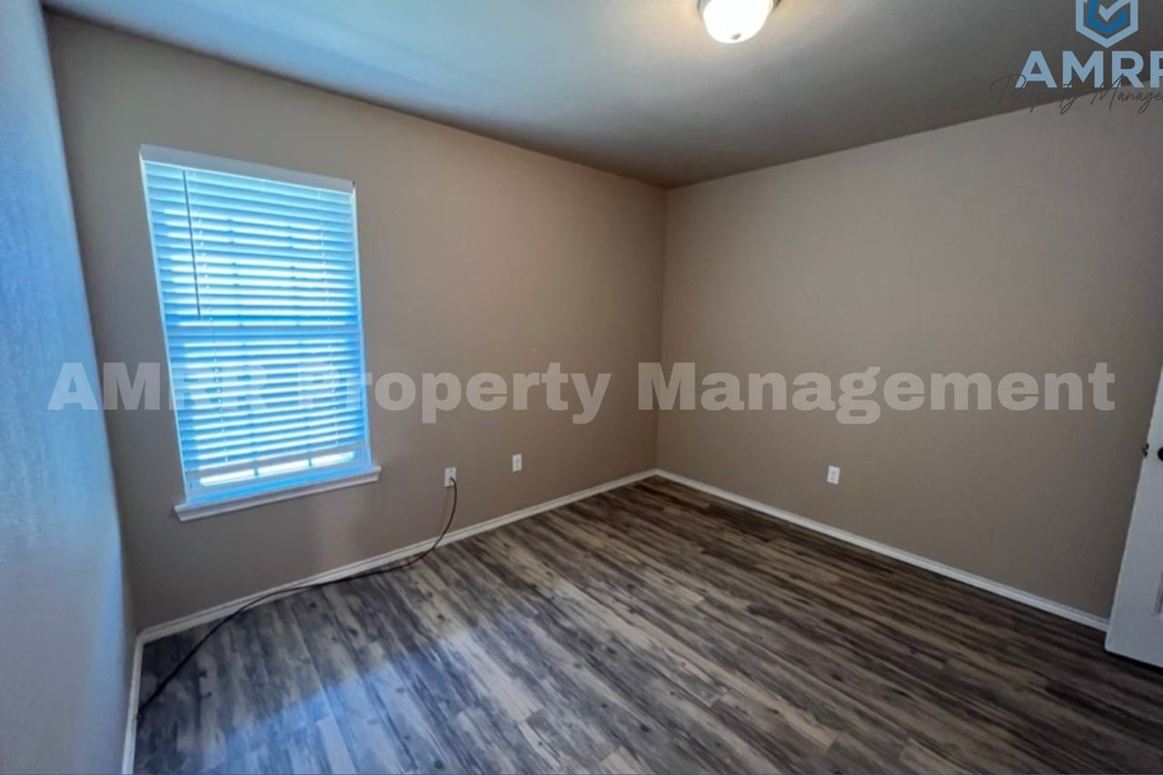 2509 N Avenue N - Photo 5 of 20