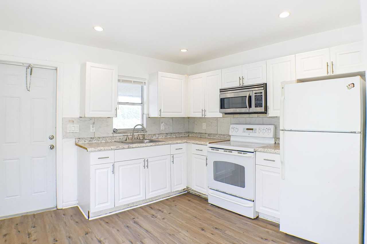 Holly Road - Photo 2 of 10