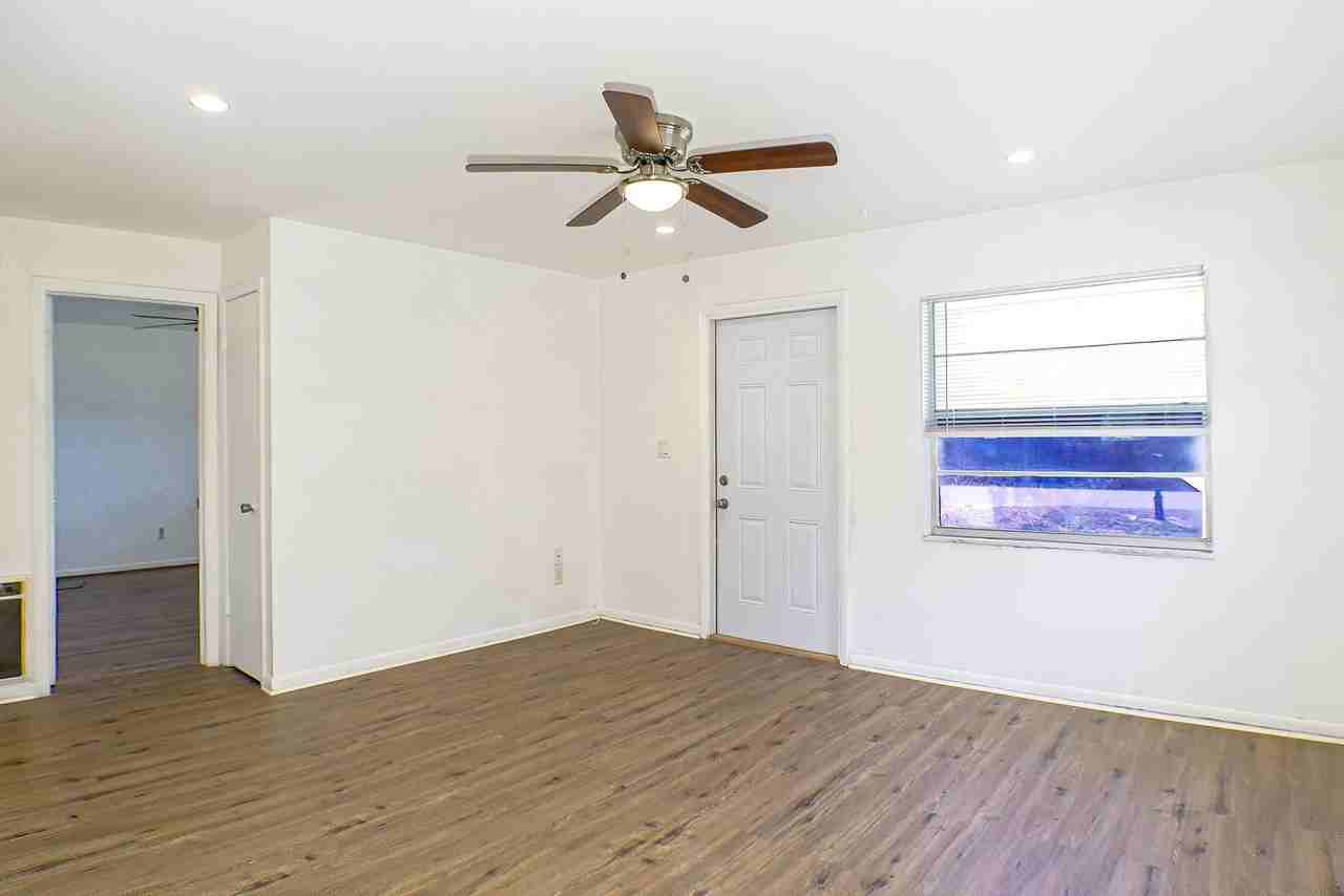 Holly Road - Photo 4 of 10