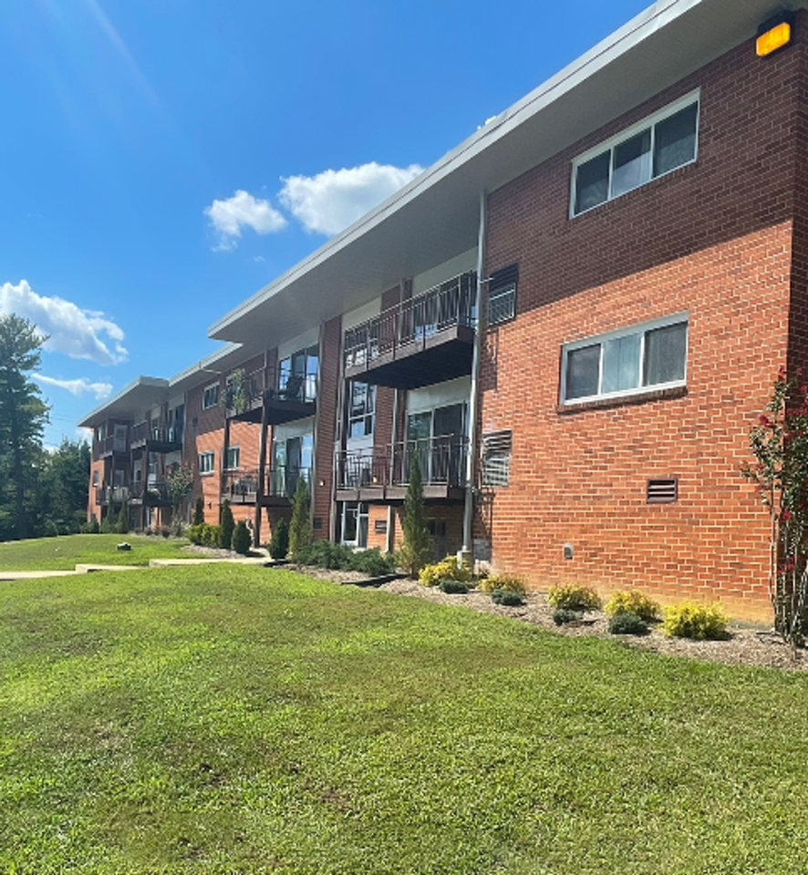 Caroline Drive Apartments, La Plata - Photo 2 of 19