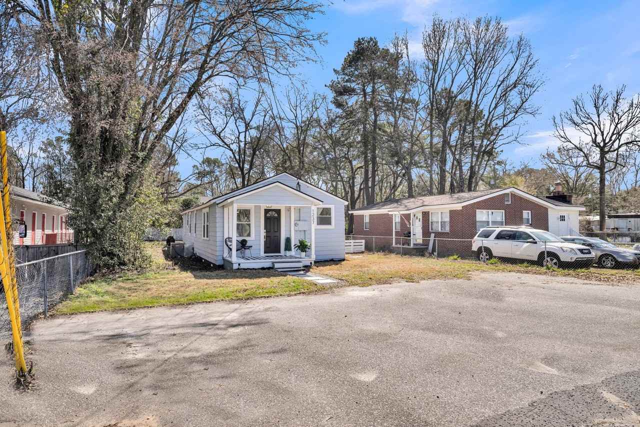 1237 Dickson Ave - Photo 7 of 44