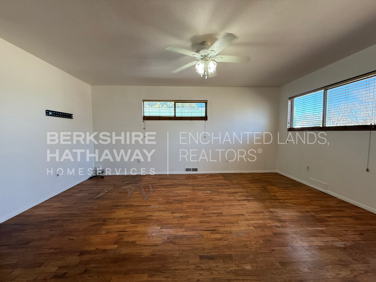 409 N Mesquite St - Photo 2 of 21