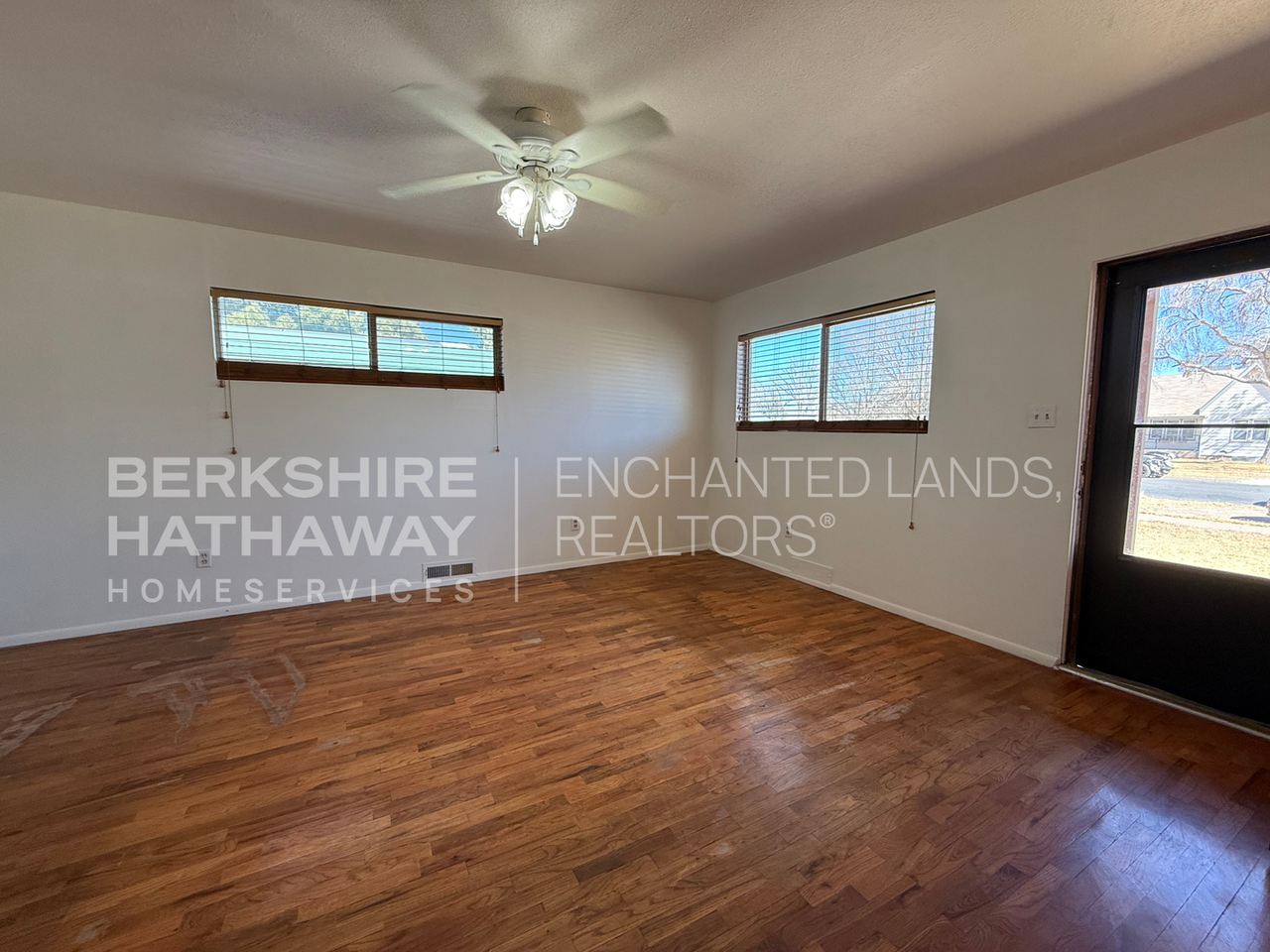 409 N Mesquite St - Photo 3 of 21