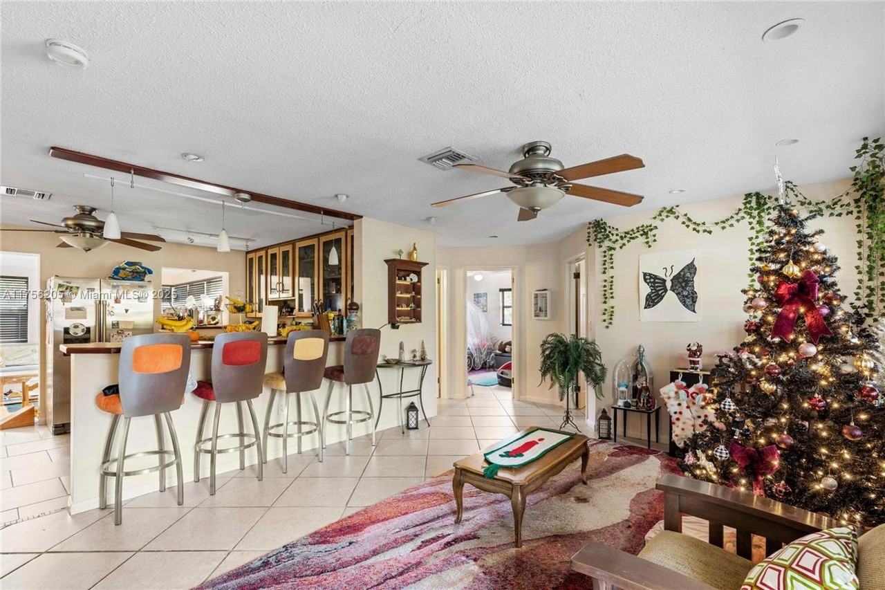 15100 Jamaica Dr - Photo 2 of 17