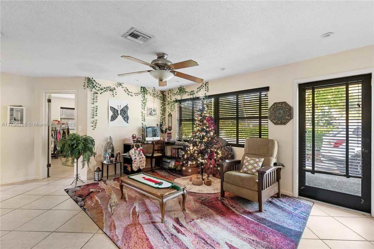 15100 Jamaica Dr - Photo 3 of 17