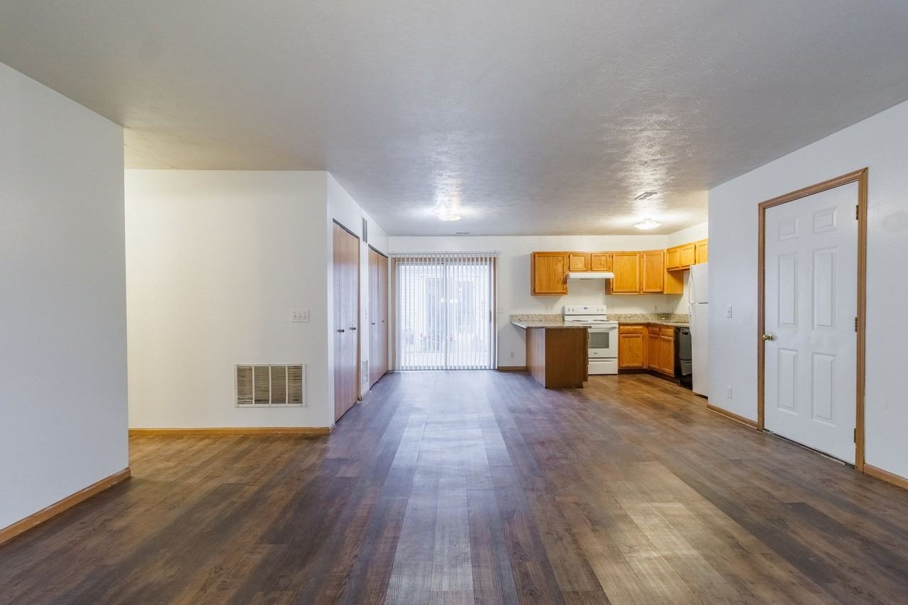 520-522 Lamont - Photo 2 of 15