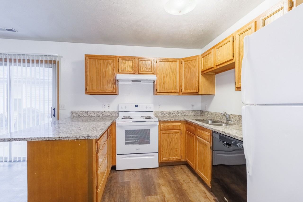 520-522 Lamont - Photo 3 of 15