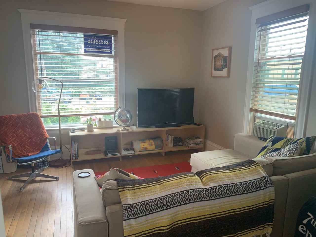 1312 University Ave Ne - Photo 2 of 11