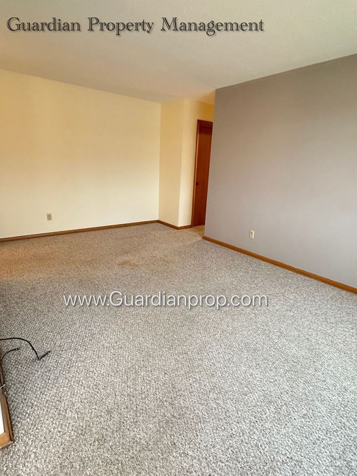 7521 Penn Ave S #9 - Photo 7 of 13