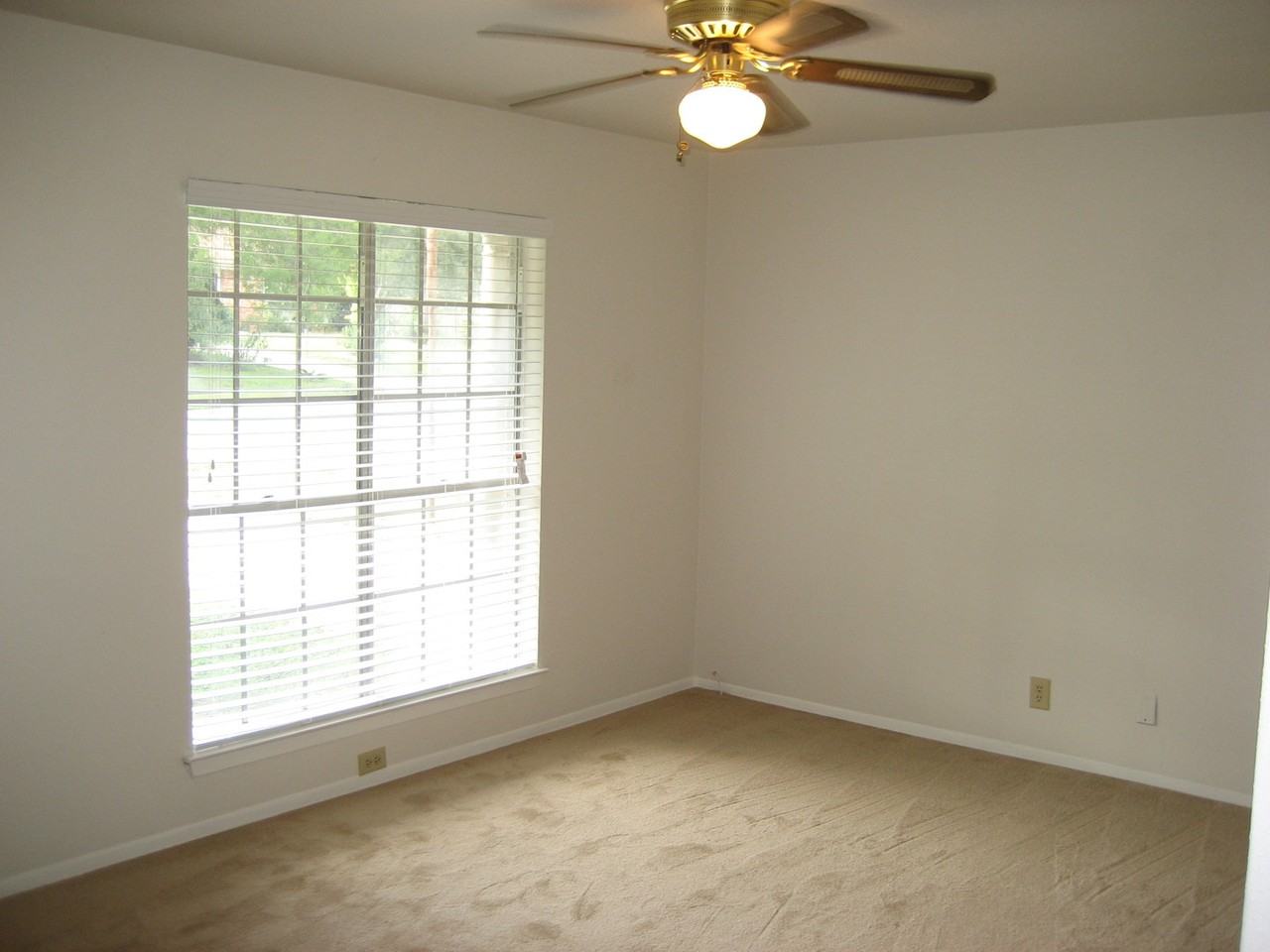 4914 Pelican Ln - Photo 3 of 16