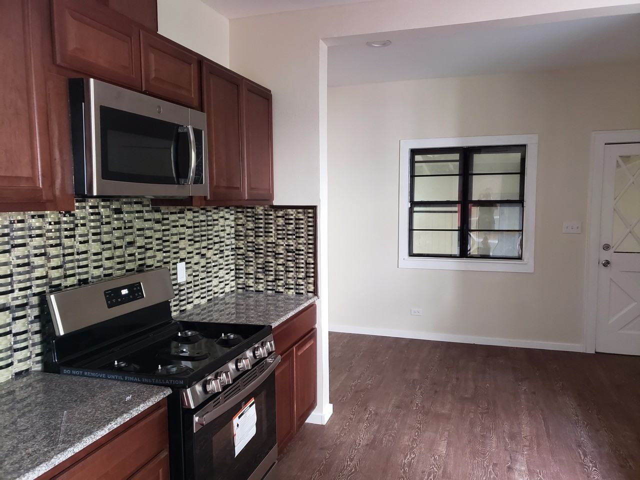 221 Merrick St - Photo 3 of 26