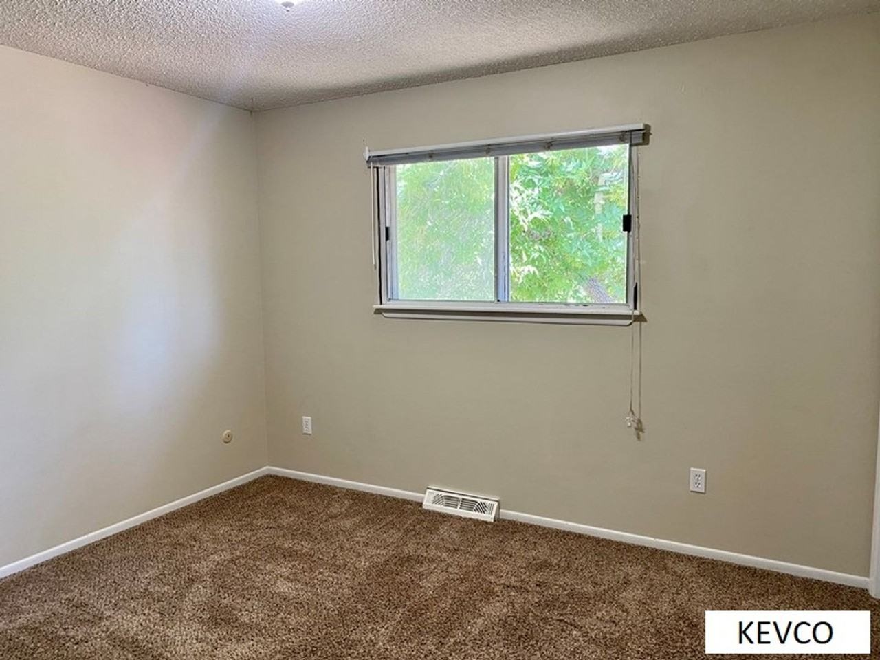 600 Tyler St - Photo 4 of 21