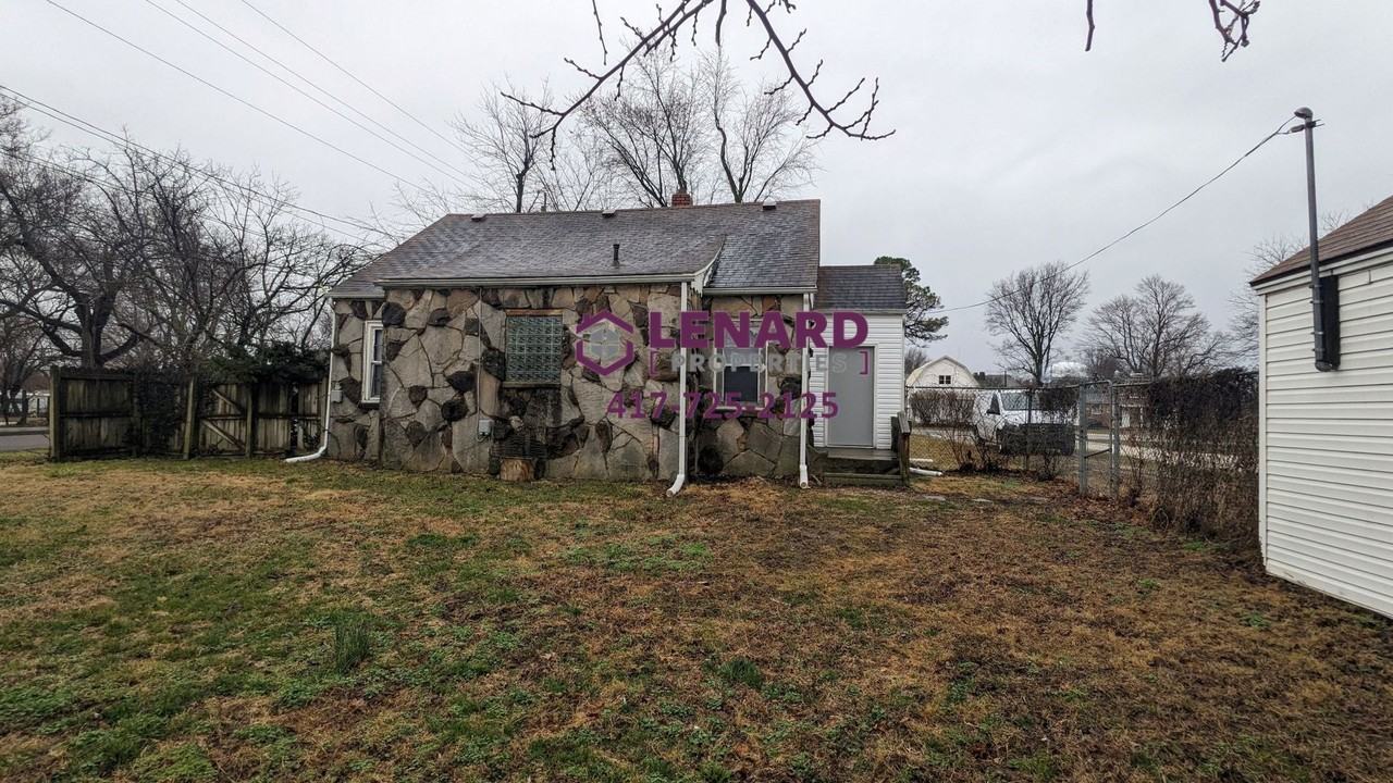 1865 E Elm St - Photo 2 of 15