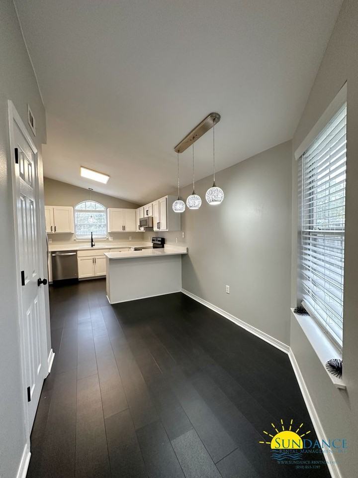 1810 Hurlburt Rd - Photo 7 of 19