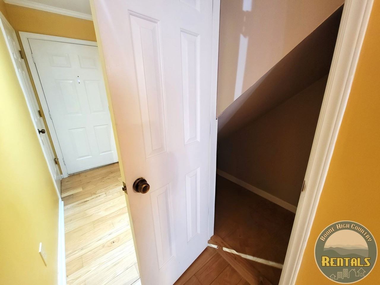 1254 Camelot Ct Ne - Photo 7 of 19